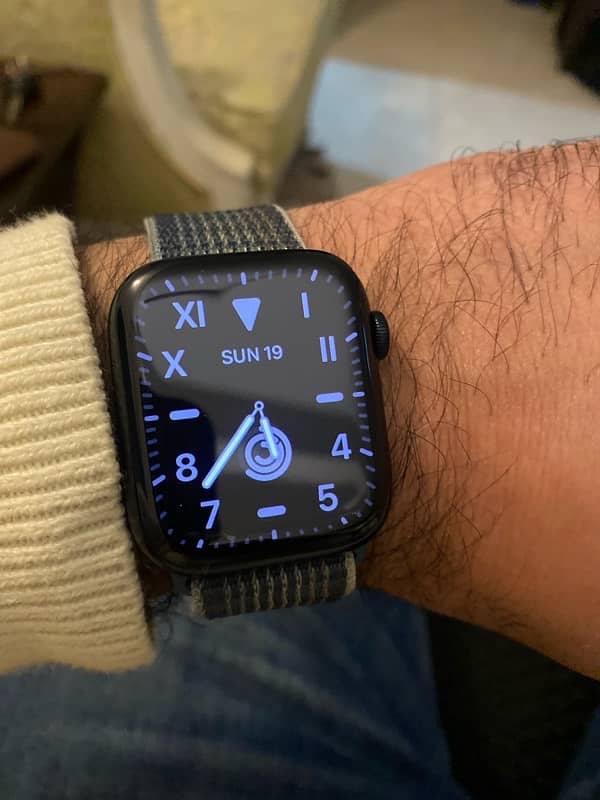 Apple Watch 8, 45mm, Black 2