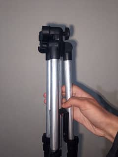 BRAND NEW TRIPOD FOR SALE