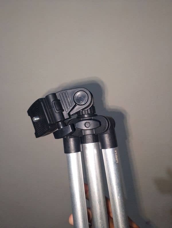 BRAND NEW TRIPOD FOR SALE 1