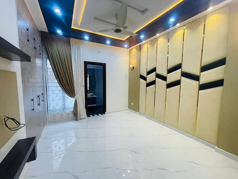 10 Marla Like A Brand New House Is Available For Rent In Jasmine Block Bahria Town Lahore 17