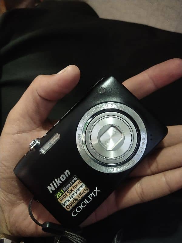 NIKON SL 2800 CAMERA 3