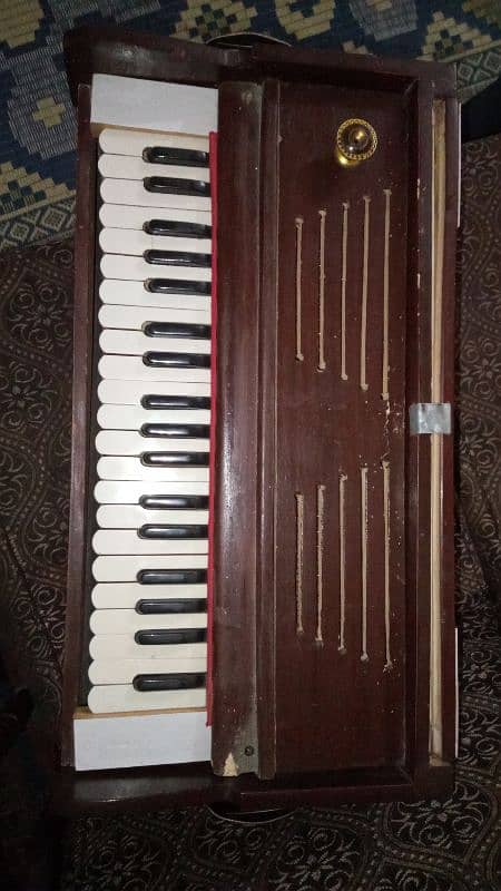 harmonium for sale in good condition. 3