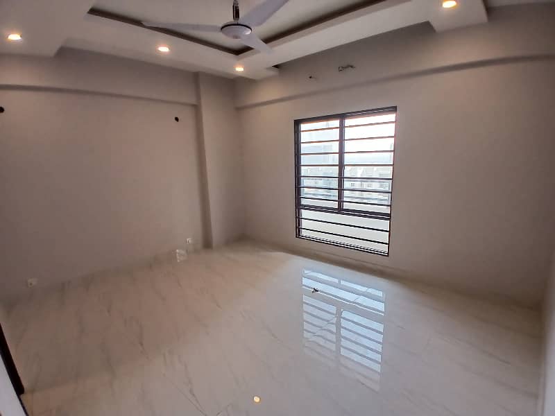 BRAND NEW LUXURY APARTMENT FOR RENT IN METROPOLIS RESIDENCY 9