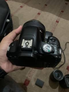 800D Canon Camera With 3 Lens & Flash with Cell charger