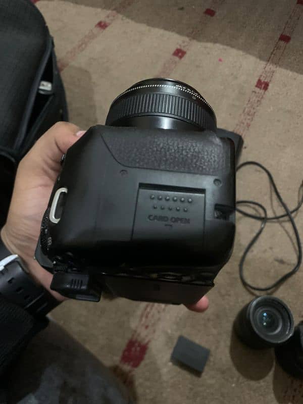 800D Canon Camera With 3 Lens & Flash with Cell charger 1