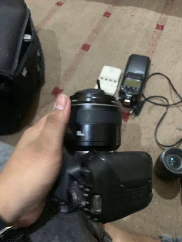 800D Canon Camera With 3 Lens & Flash with Cell charger 3