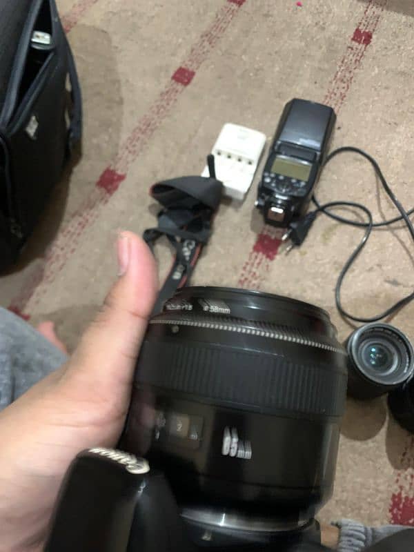 800D Canon Camera With 3 Lens & Flash with Cell charger 4