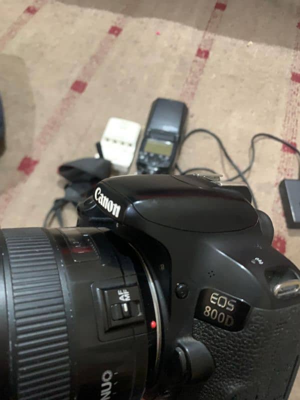 800D Canon Camera With 3 Lens & Flash with Cell charger 6