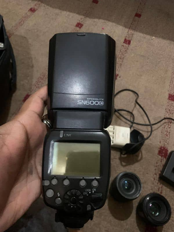 800D Canon Camera With 3 Lens & Flash with Cell charger 13