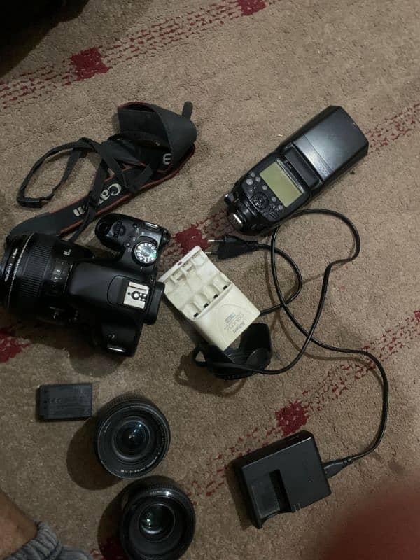 800D Canon Camera With 3 Lens & Flash with Cell charger 14