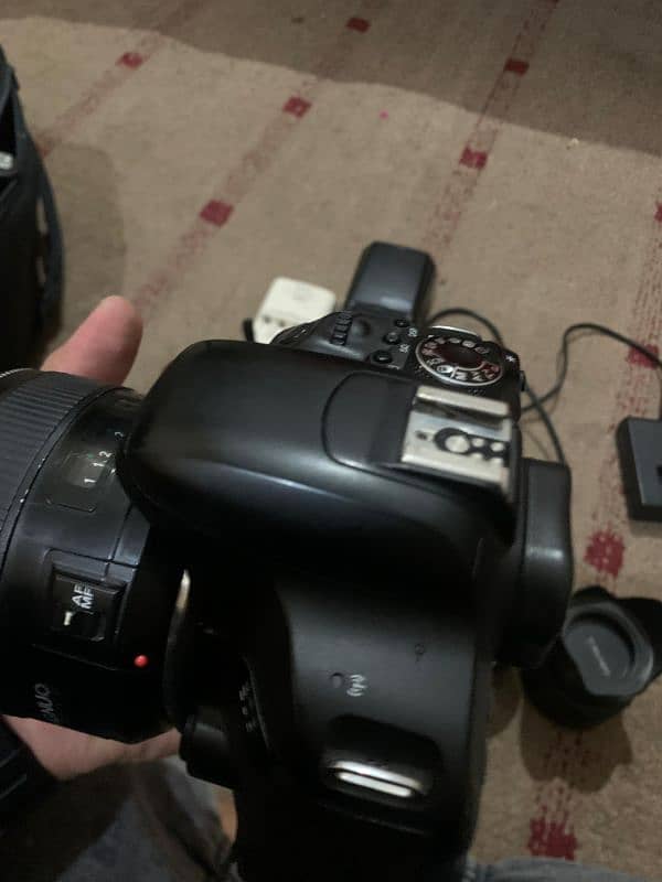 800D Canon Camera With 3 Lens & Flash with Cell charger 16