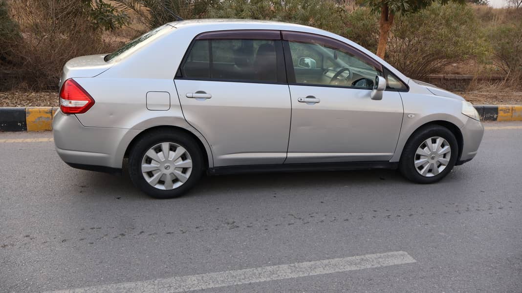 Nissan Tiida 2007 1