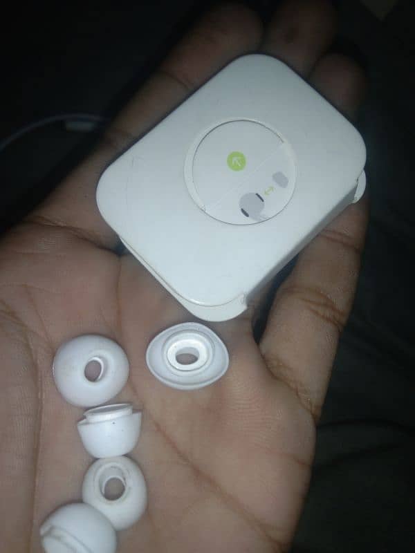 apple airpods pro 9