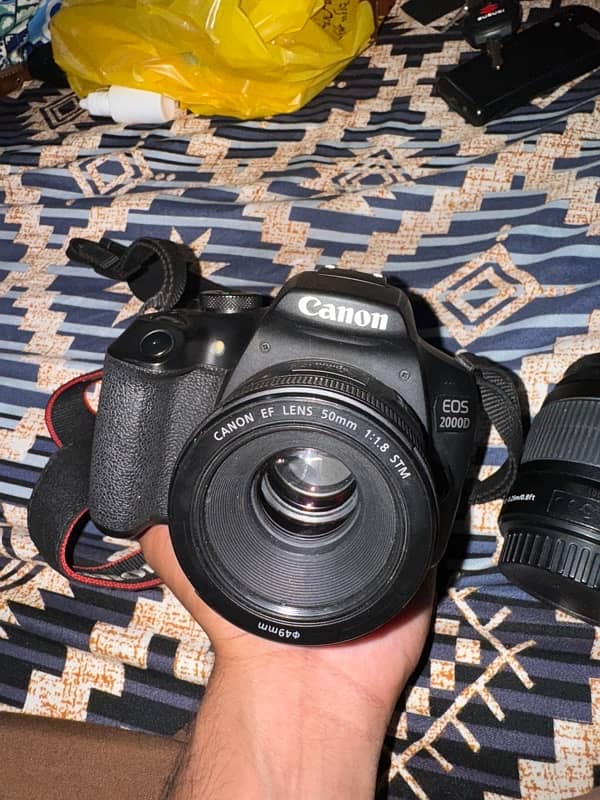 canon D2000 0