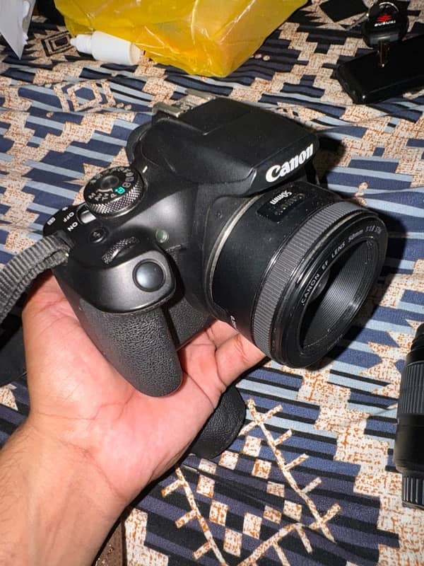 canon D2000 1