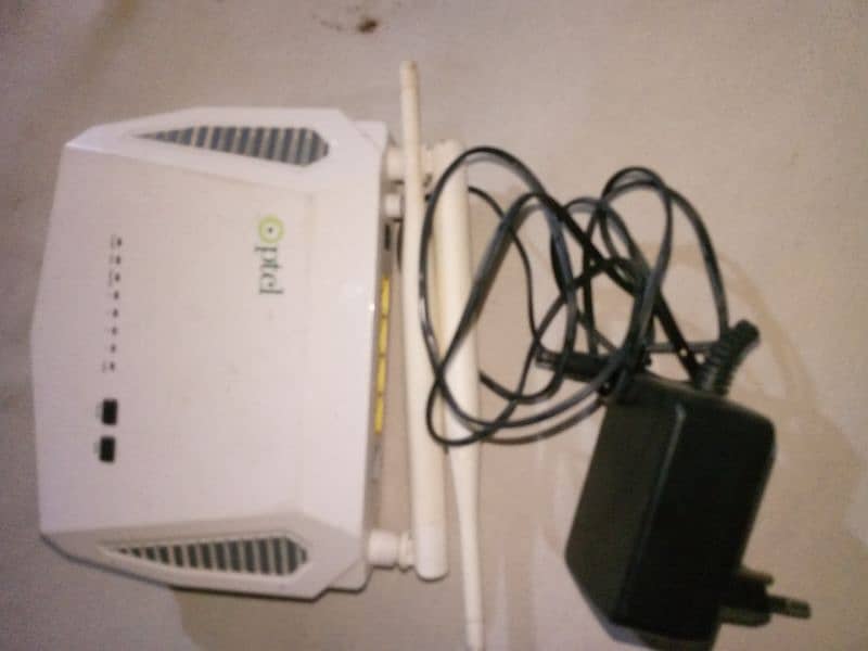 Optcl wifi router with genuine fast charger 2