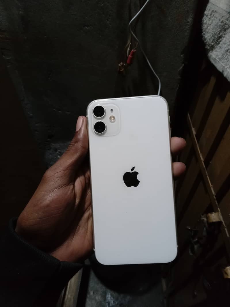 Apple iPhone 11 4