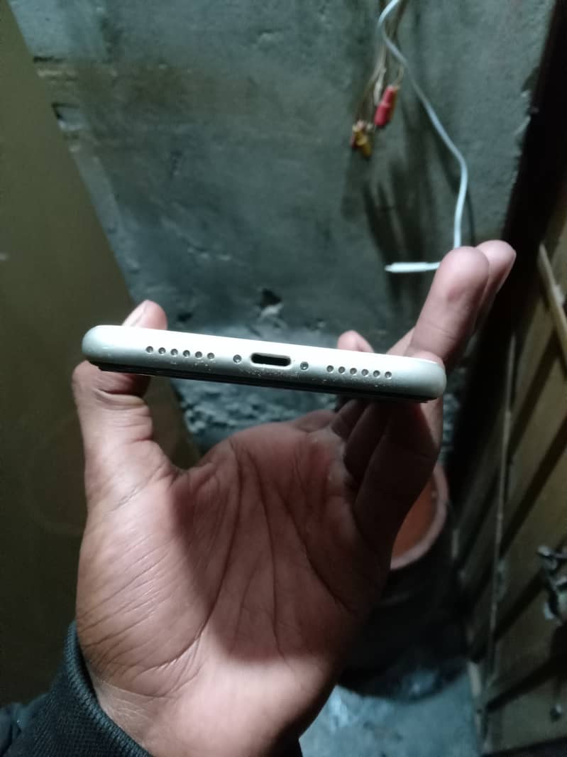 Apple iPhone 11 6