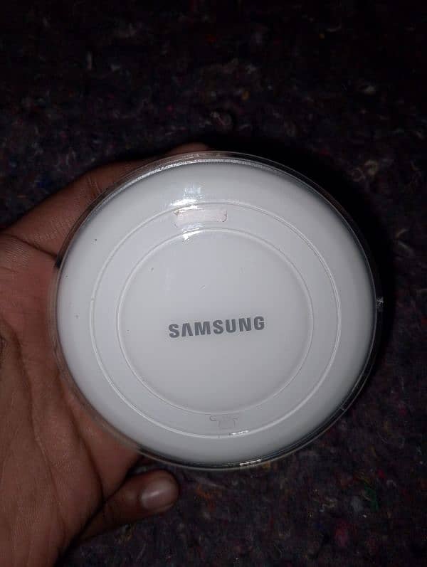 wireless charger Samsung Galaxy GU46 6GG condition 9/10 3