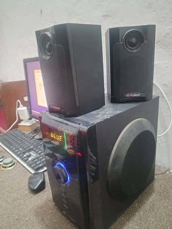 BT-Max 550 Speaker 1