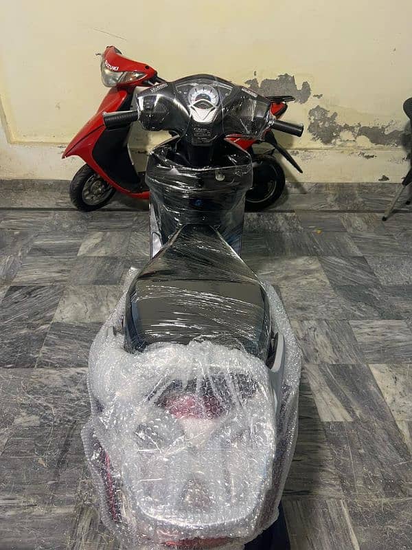 united 100cc self start petrol scooty 2024 3