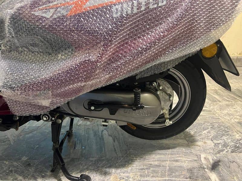 united 100cc self start petrol scooty 2024 4