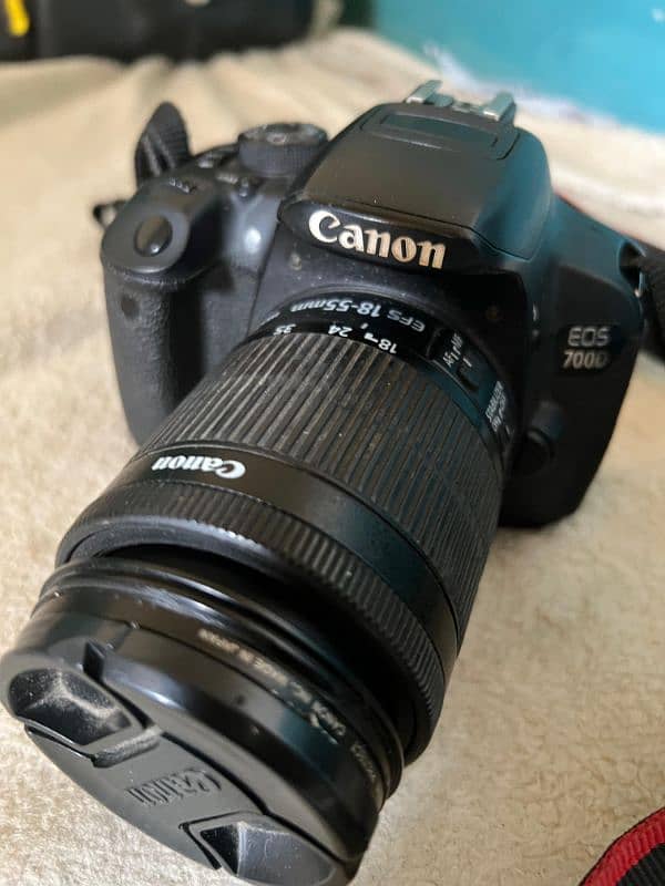 Camera DSLR Canon 700D 4