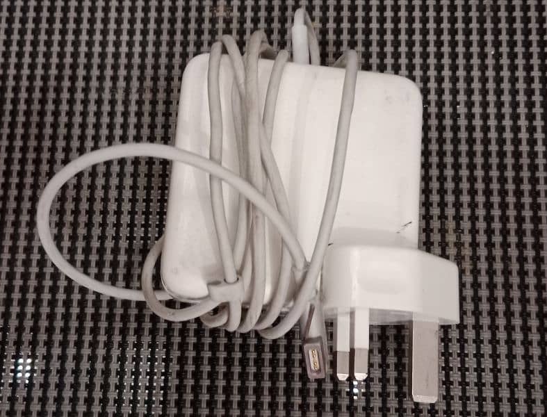 Apple 60W MagSafe  L-Shaped Charger for MacBook 3