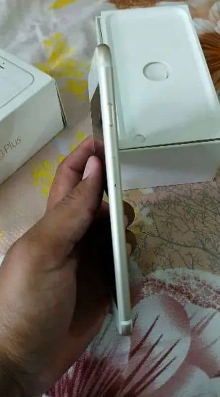 iPhone 6 plus 128 GB computer box my WhatsApp number 03354716128 0