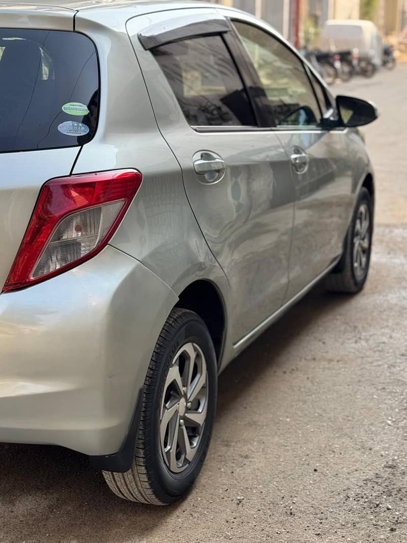 Toyota Vitz 2013 4