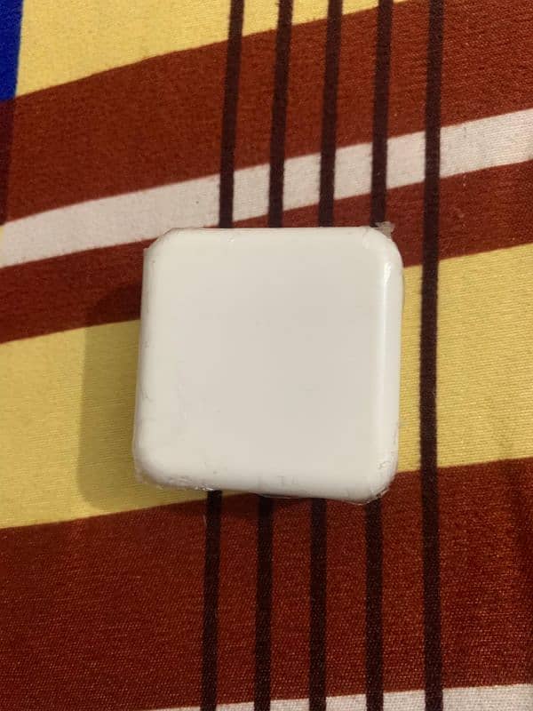 APPLE CHARGER 2 PIECES AVAILABLE 1