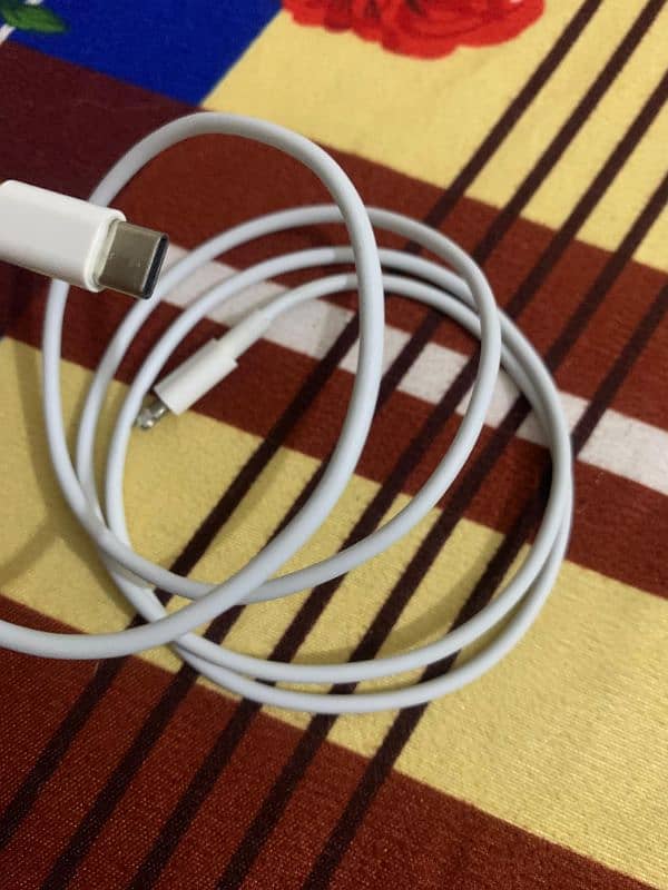 APPLE CHARGER 2 PIECES AVAILABLE 2