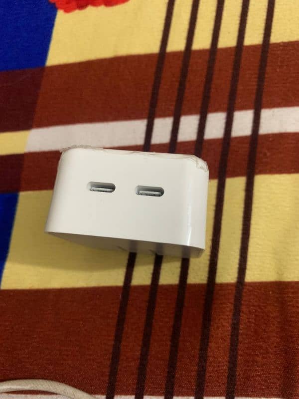 APPLE CHARGER 2 PIECES AVAILABLE 4