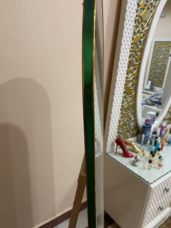 10/10 condition stand mirror for urgent sell 2