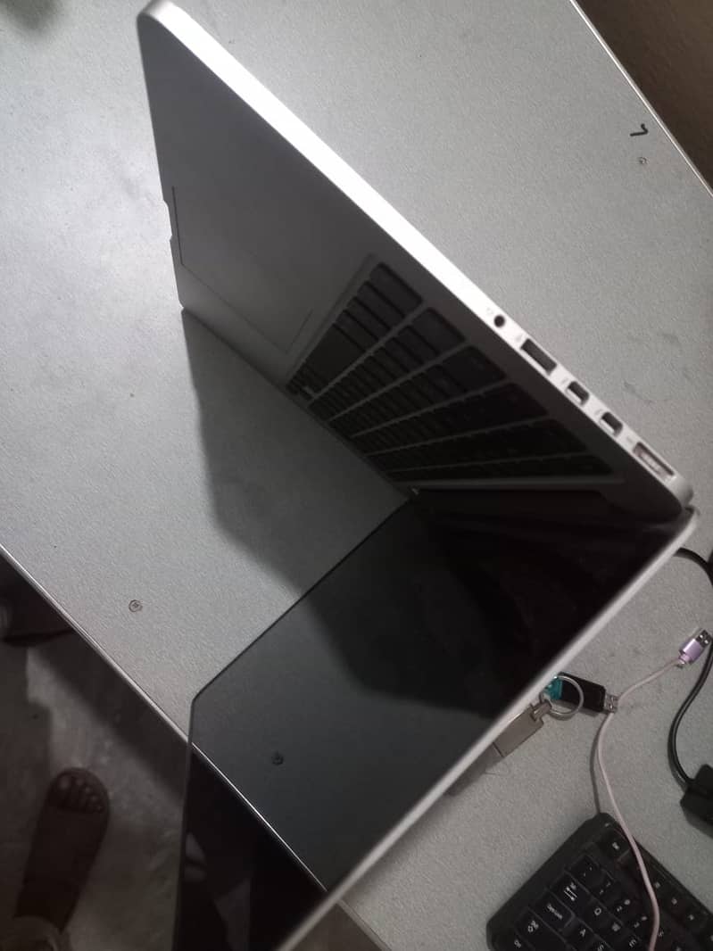 MACBOOK PRO 2015 FOR SELL 3