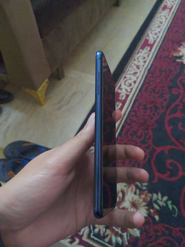 lg v30 good condition 2