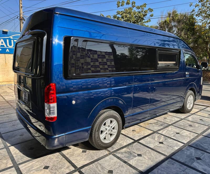 Toyota Hiace Limousine - 2016 3