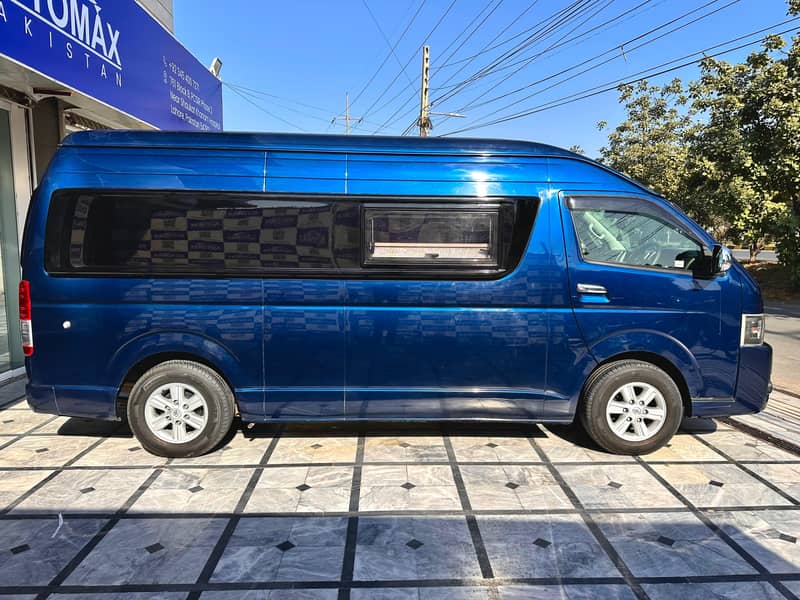 Toyota Hiace Limousine - 2016 5