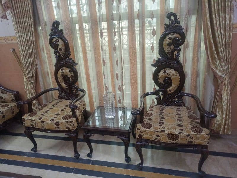 Bed room chair Full luxh condition 3