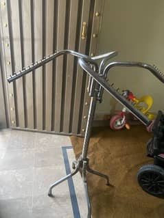 Cloths hanger stand in good condition for sale