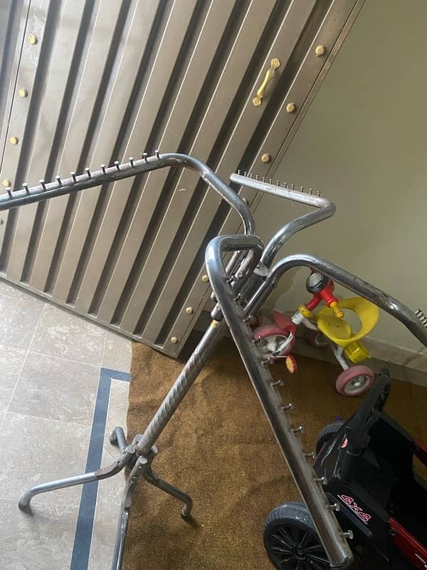 Cloths hanger stand in good condition for sale 1