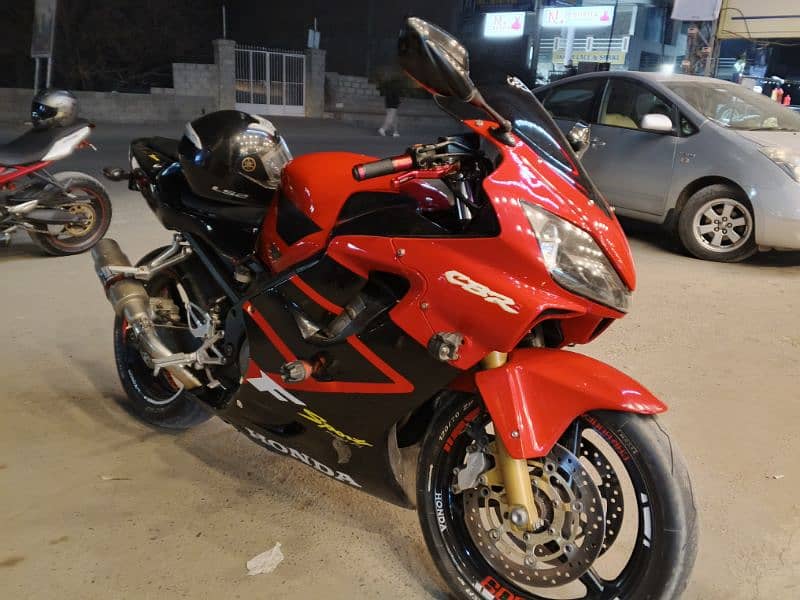 Honda CBR F4i 600cc 1