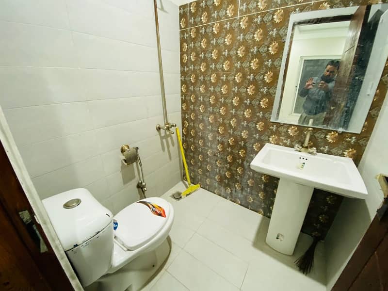 "Spacious 2-Bedroom Apartment for Rent in Prime Location" Bahria Town original picture Attached 5