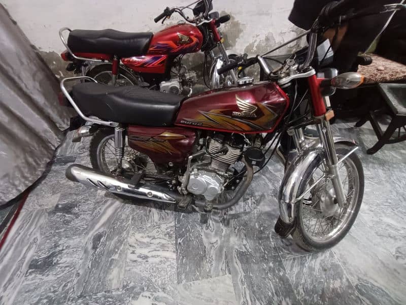 bike Boht achi condition me he total bike original condition me he 6