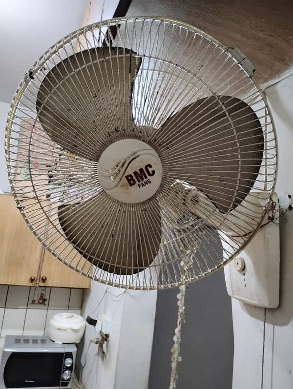 Bracket fan  24 inch 0