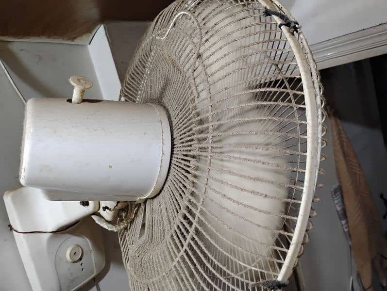 Bracket fan  24 inch 2