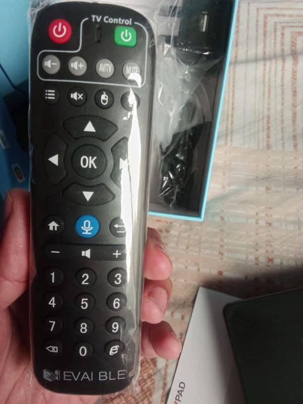 2GB 32GB GOOGLE VOICE REMOTE ANDROID TV BOX 7