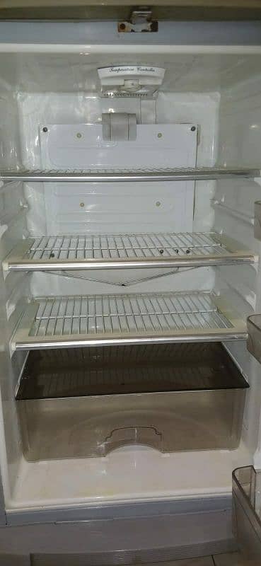 Dawlance Refrigerator 13 Cubic Ft. 4