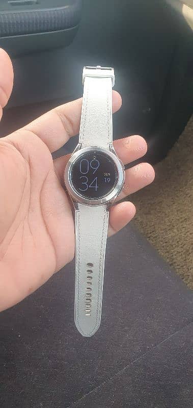 samsung s4 classic watch 10 by 10 with charger 0