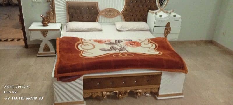 royal bed with mattress and with side tables and dressing table 1